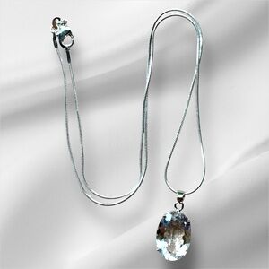 Elegant Silver Necklace with Crystal Pendant